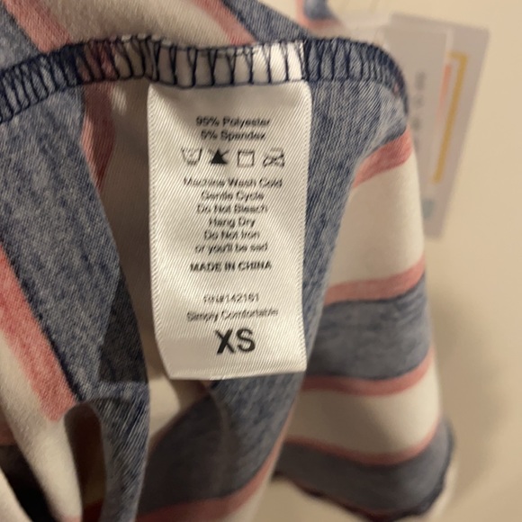 Lularoe Christy at v neck top size XS - Picture 4 of 4